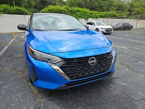 Used 2025 Nissan Sentra SR FWD image 4