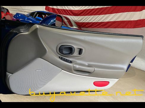 Used 2004 Chevrolet Corvette Coupe w/ Preferred Equipment Group image 20