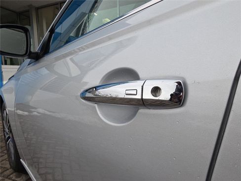 Used 2023 Nissan Altima 2.5 SV FWD image 11