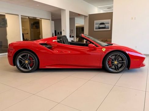 Used 2018 Ferrari 488 Spider RWD image 9