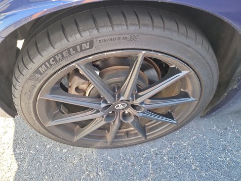 Used 2023 Toyota GR86 Premium RWD image 9