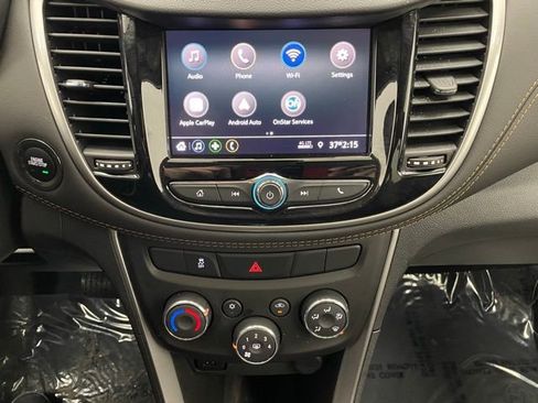 Certified 2022 Chevrolet Trax LT w/ Midnight Edition image 3