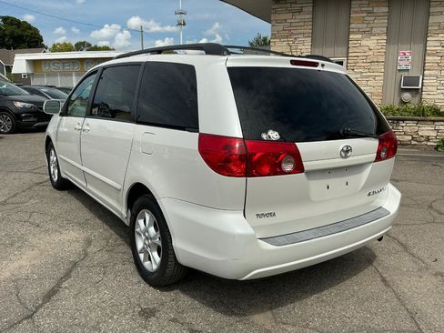 Used 2006 Toyota Sienna XLE w/ XLE Pkg 5 FWD image 6