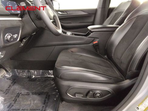 Used 2023 Jeep Grand Cherokee Altitude AWD/4WD image 21