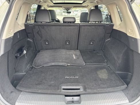 Used 2023 Nissan Rogue SL w/ SL Premium Package image 23