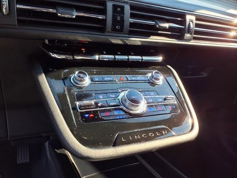 Used 2022 Lincoln Corsair AWD w/ Premium Package image 15