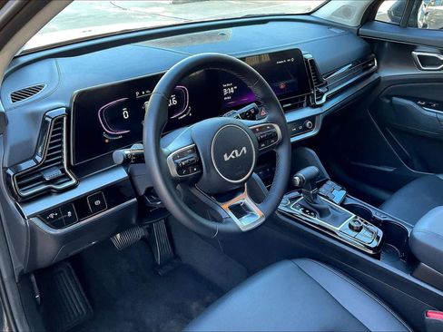 Used 2025 Kia Sportage EX image 16