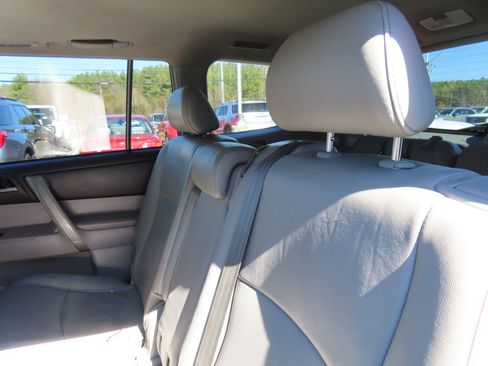 Used 2013 Toyota Highlander SE image 30