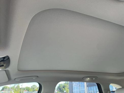 Certified 2022 Kia Sorento S w/ Panoramic Sunroof Package AWD/4WD image 11