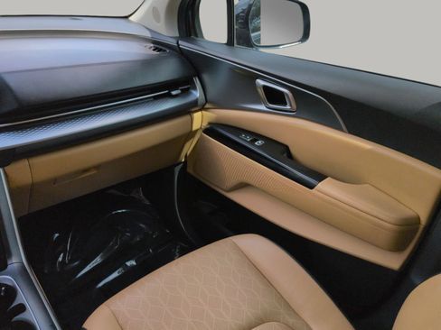 Certified 2023 Kia Carnival LX FWD image 20