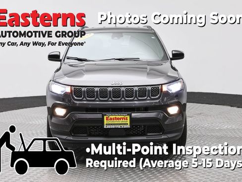 Used 2024 Jeep Compass Latitude AWD/4WD image 2