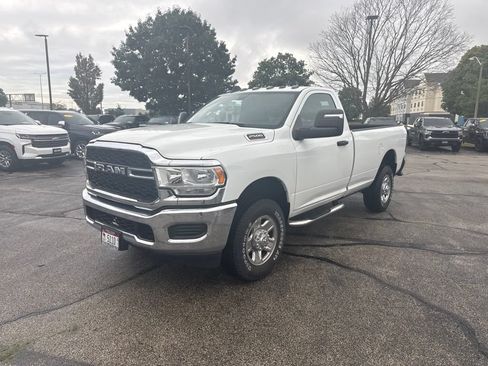 Used 2024 RAM 2500 Tradesman w/ Chrome Appearance Group AWD/4WD image 3
