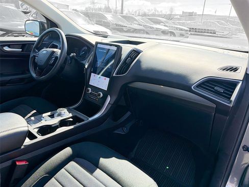 Used 2022 Ford Edge SE w/ Black Appearance Package image 26