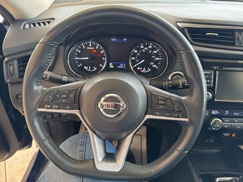 Used 2018 Nissan Rogue SV image 17