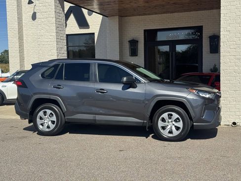 Used 2021 Toyota RAV4 LE image 15