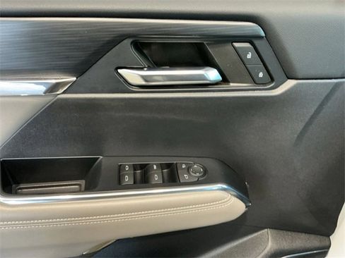 Used 2024 GMC Acadia Elevation image 19