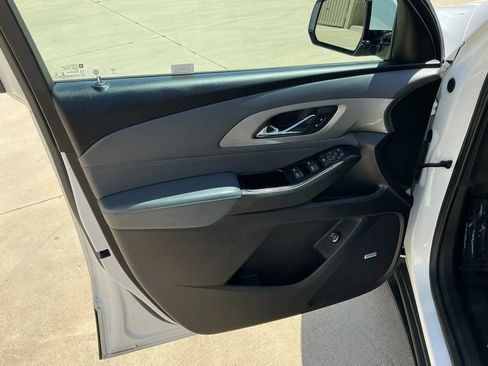 Used 2020 Chevrolet Traverse LT w/ LT Premium Package FWD image 12