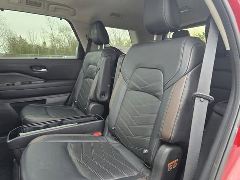 Used 2022 Nissan Pathfinder Platinum image 13