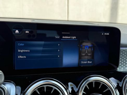 Used 2025 Mercedes-Benz GLB 250 image 12