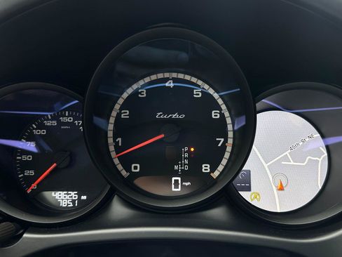 Used 2020 Porsche Macan Turbo image 31