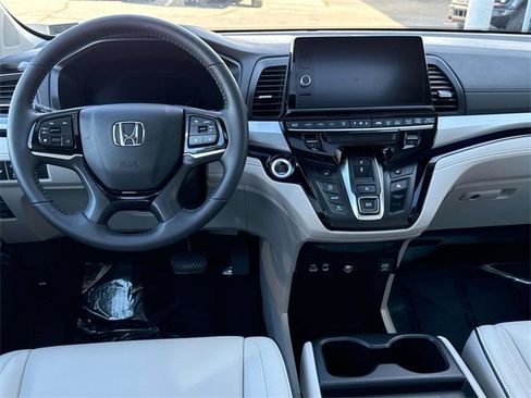 Certified 2025 Honda Odyssey Touring image 19