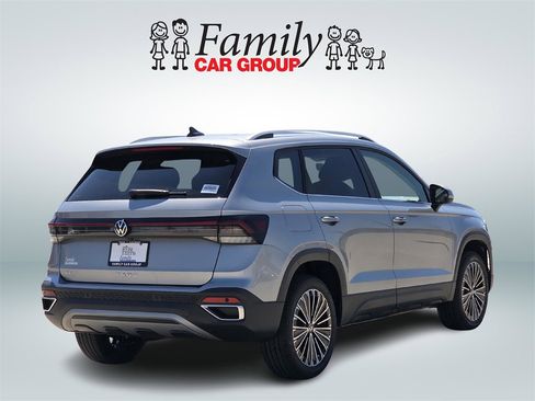 New 2025 Volkswagen Taos SE image 4