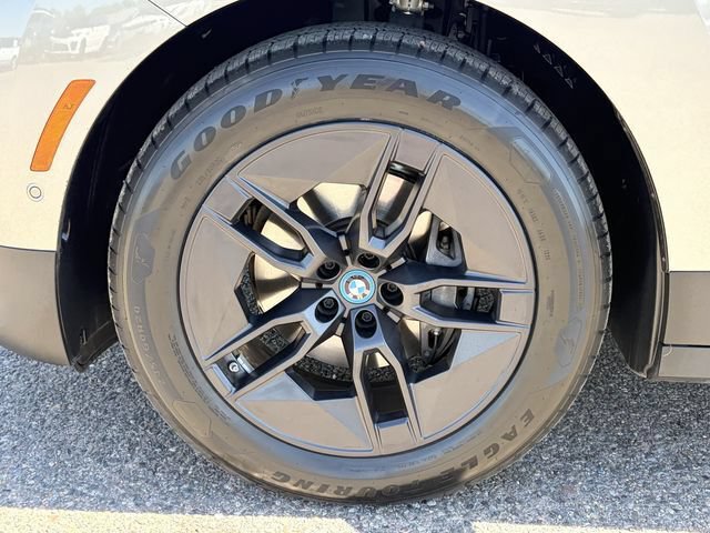 Used 2024 BMW iX xDrive50 w/ Convenience Package AWD/4WD image 11