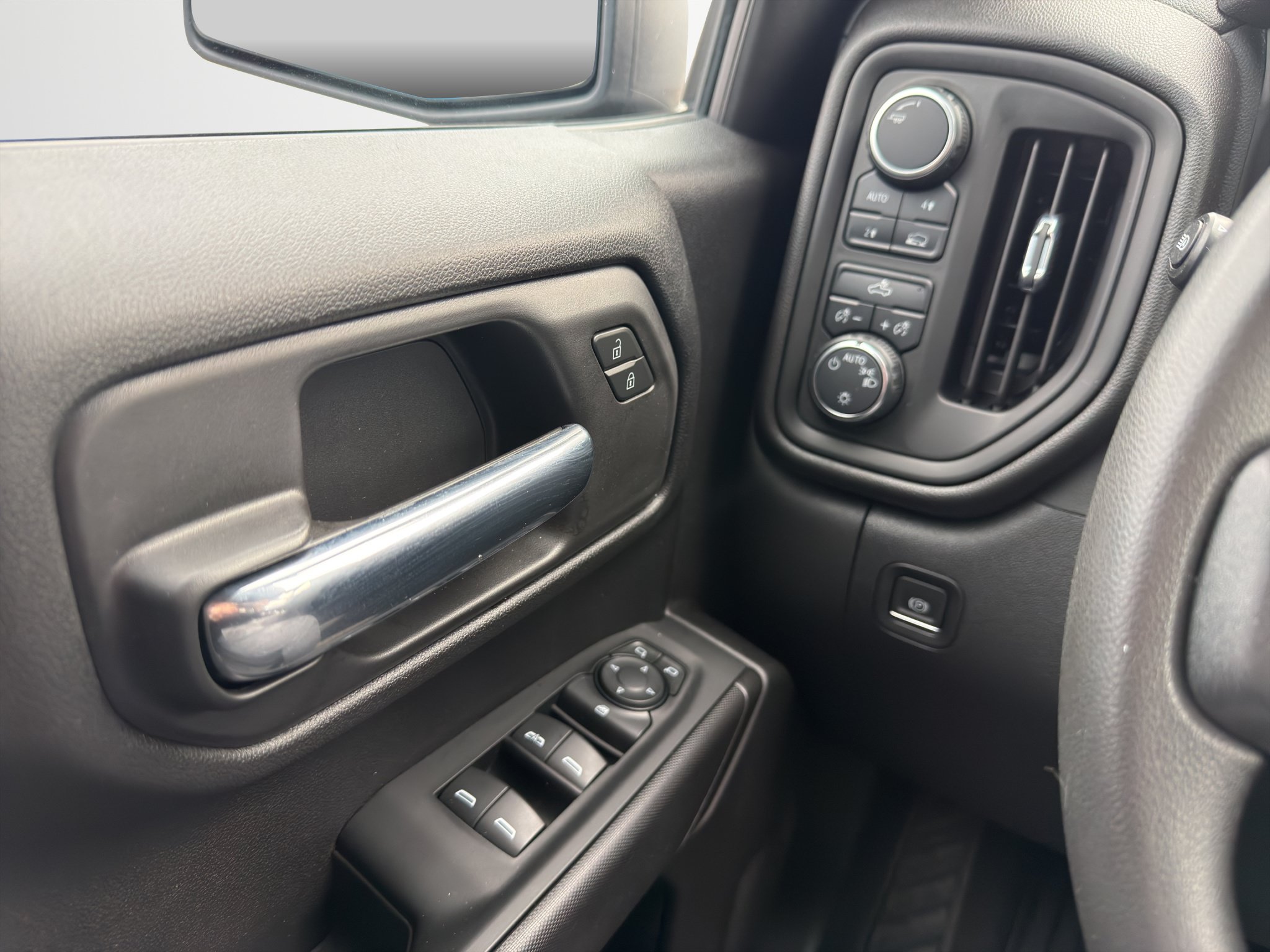 Used 2023 Chevrolet Silverado 1500 Custom w/ 2.7L Blackout Package AWD/4WD image 14
