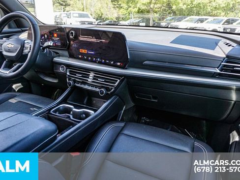 Used 2025 Chevrolet Traverse LT AWD/4WD image 27