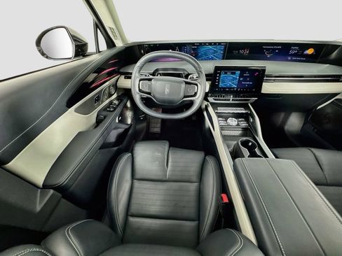 Used 2025 Lincoln Nautilus Reserve AWD/4WD image 16
