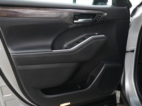 Used 2020 Toyota Highlander Limited AWD/4WD image 20