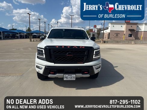 Used 2021 Nissan Titan PRO-4X w/ Pro-4x Convenience Package AWD/4WD image 2