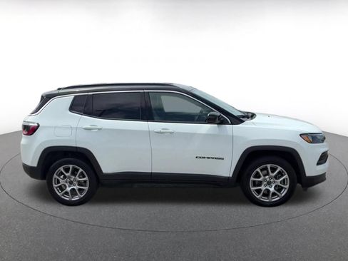 Used 2025 Jeep Compass Limited AWD/4WD image 13