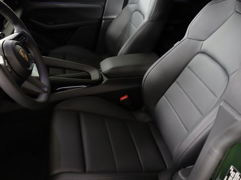 Used 2024 Porsche Macan 4 Electric image 5