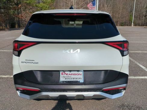 Used 2024 Kia Sportage LX image 5
