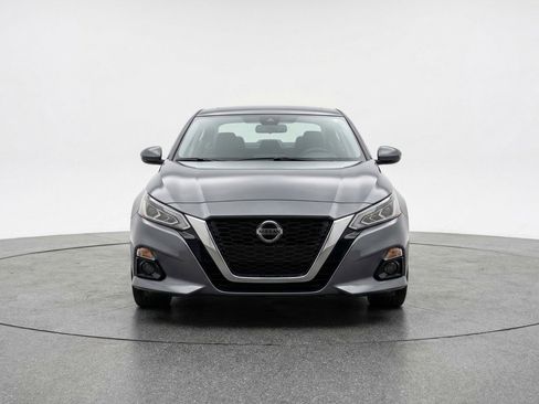 Used 2025 Nissan Altima 2.5 SV image 2