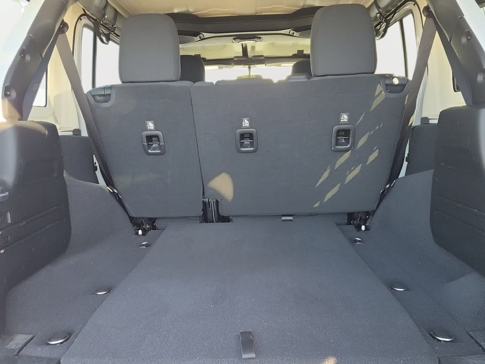 Used 2018 Jeep Wrangler Unlimited Sport S AWD/4WD image 13