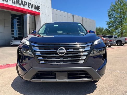 Used 2025 Nissan Rogue SV image 3