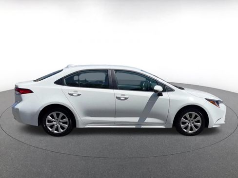 Used 2025 Toyota Corolla LE FWD image 16