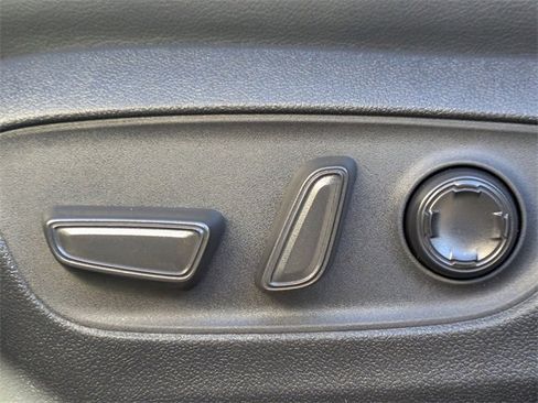 Used 2025 Toyota Sienna Limited image 25