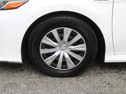 Used 2020 Toyota Camry LE image 20