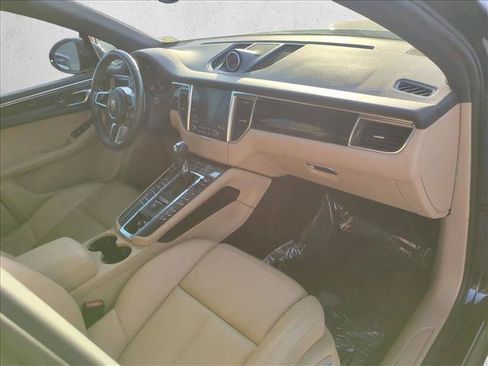 Used 2018 Porsche Macan AWD/4WD image 24