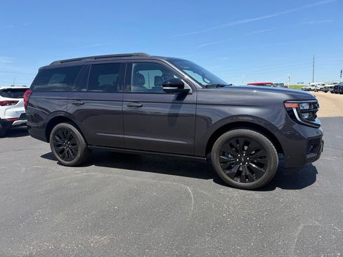 Used 2025 Ford Expedition Platinum w/ Stealth Appearance Package AWD/4WD image 2