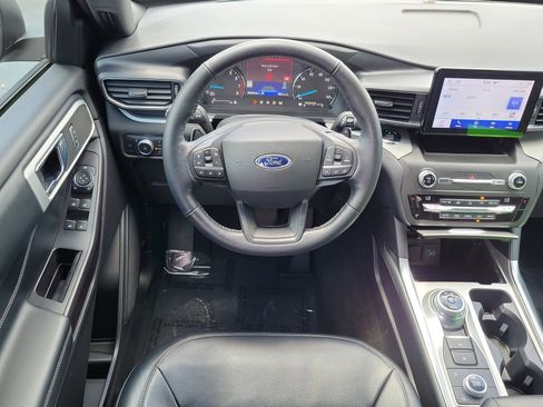 Used 2020 Ford Explorer XLT w/ Equipment Group 202A AWD/4WD image 18
