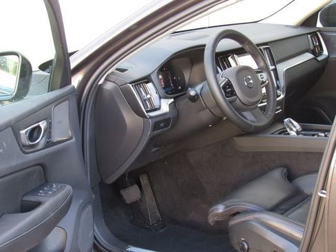Used 2025 Volvo V60 B5 Cross Country Ultra w/ Protection Package Premier AWD/4WD image 9