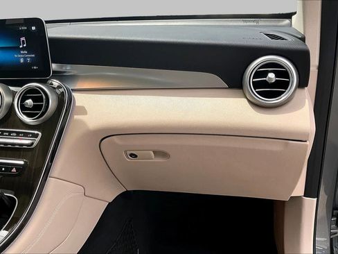 Used 2020 Mercedes-Benz GLC 300 image 19