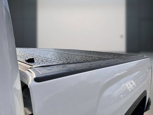 Used 2018 GMC Sierra 1500 SLT AWD/4WD image 13