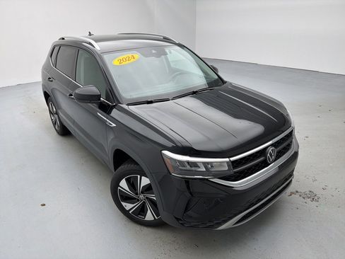 Used 2024 Volkswagen Taos SE image 2