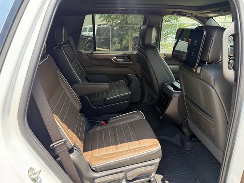 Used 2026 GMC Yukon Denali Ultimate w/ LPO, Floor Liner Package AWD/4WD image 21