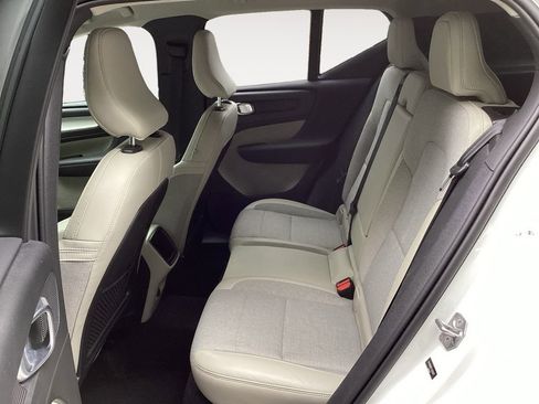 Used 2020 Volvo XC40 T5 Momentum image 15